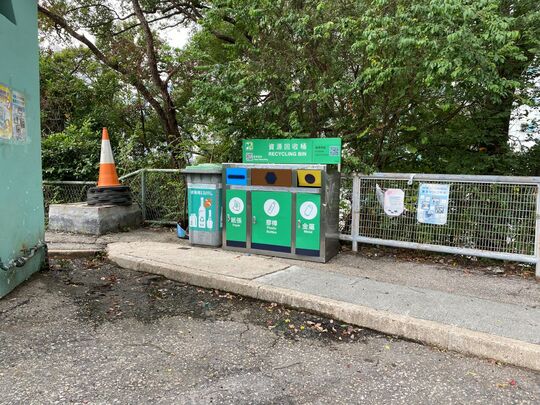 拔子窩村垃圾站外