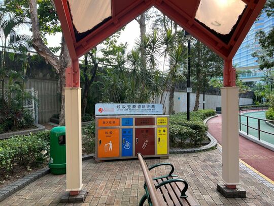 鰂魚涌公園(近太古城) (籃球場外近涼亭)