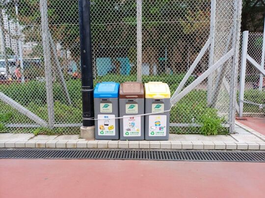 小西灣海濱花園 (近足球場)