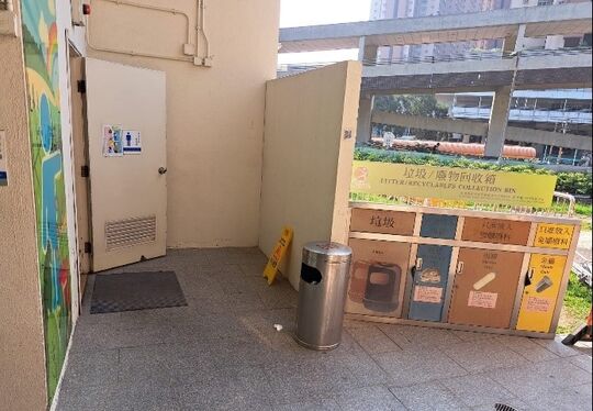 屯门康乐体育中心 (近男洗手间)