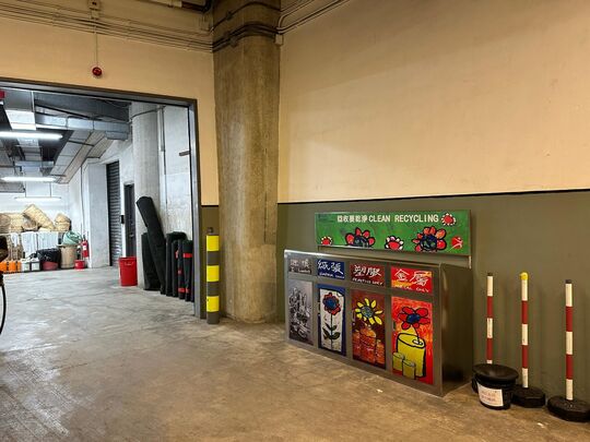 香港大球场 (服务层东垃圾房外)