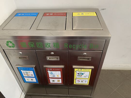 牛池灣文娛中心 (二樓及三樓近升降機大堂)