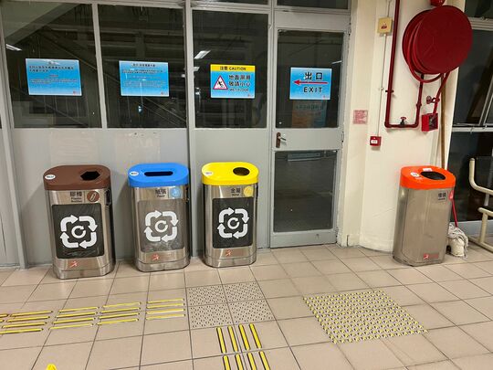 荃景围胡忠游泳池 (泳池大堂)