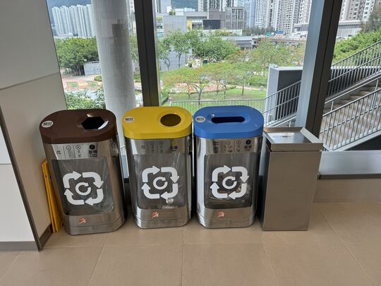 荃湾体育馆 (永顺街53号)