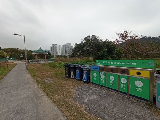 大嶼山梅窩鹿地塘村V6449燈柱旁