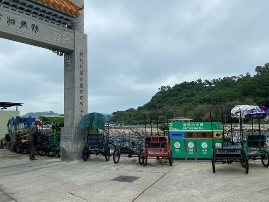 赞端路及长洲西堤道交界行人路 (赞端路垃圾站旁)