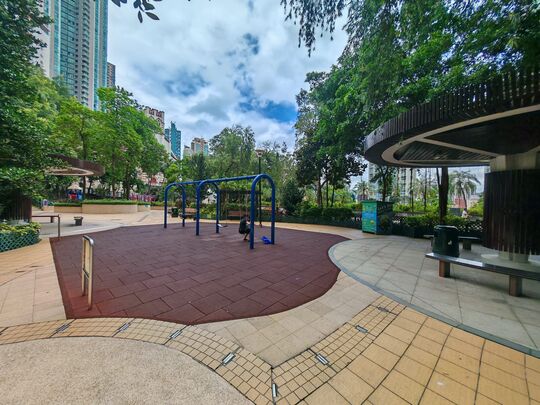 堅道及西摩道交界堅道花園