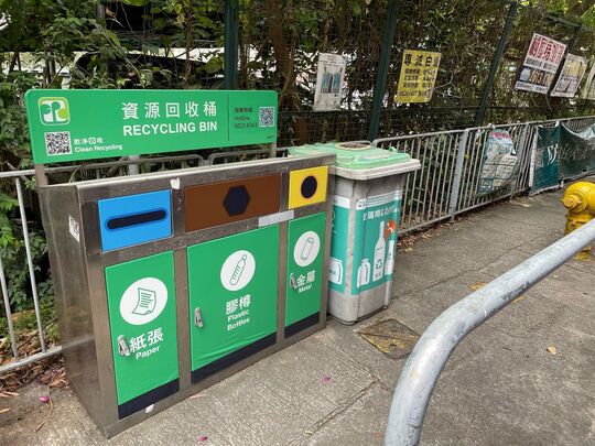 杨景路尽头(近停车位(即纤维垃圾站对面))