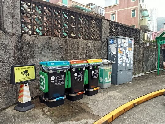 屯門小坑村垃圾收集站 (近入口)