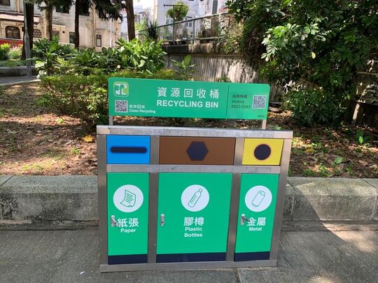 荃湾三楝屋村旁休憩地带灯柱W4946旁