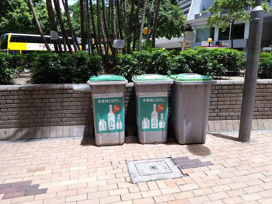 跑马地成和道公园 (巴士总站和电車站中间)