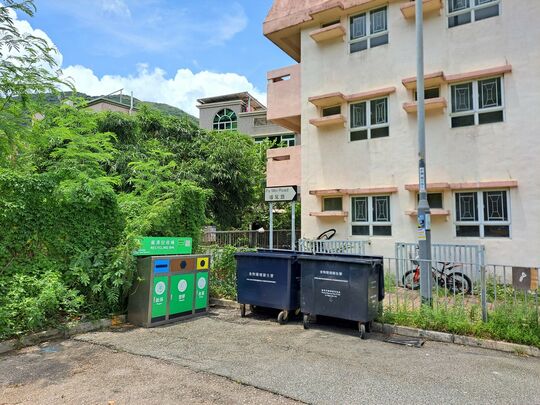 東涌馬灣新村停車場側空地