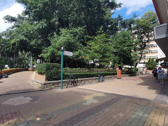 西貢海傍廣場（近小巴總站）