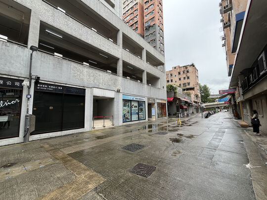 水车馆里（万金中心与明珠楼之间空地）