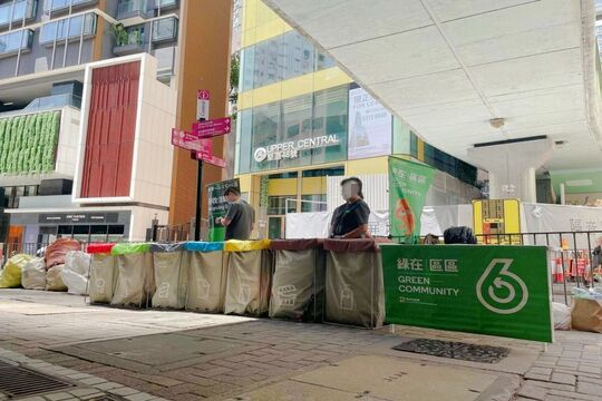 中环坚道行人路（近些利街行人天桥底）