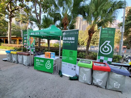 元朗凤攸北街休憩处对出行人路