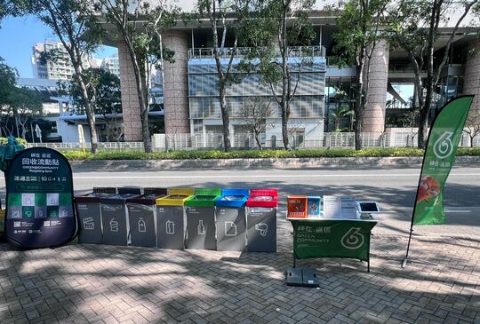 东涌文东路近灵粮堂怡文中学对出行人路