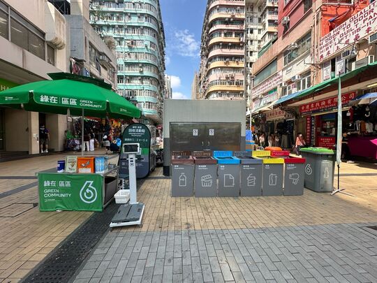 深水埗地铁站B2出口对出北河街及褔华街交界行人路