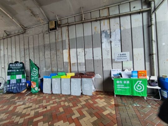 旺角亞皆老街與太平道交界，港鐵 (東鐵綫) 鐵路對出行人路