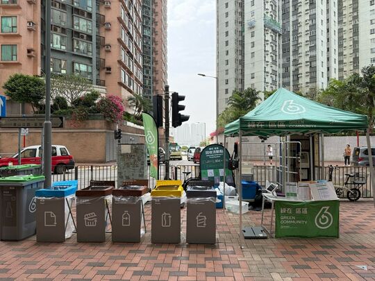 荃湾青山公路荃湾段丽城花园第一期二座对出行人路