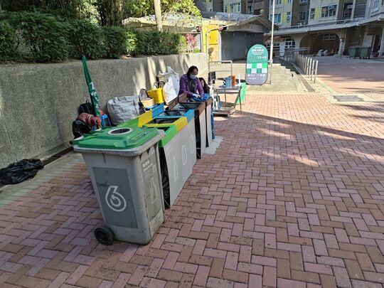 屯门山景邨景业楼旁