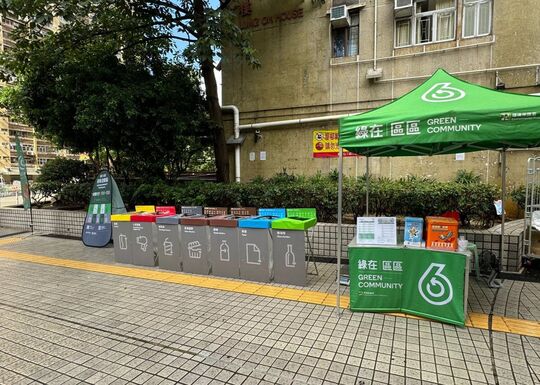 黃大仙正德街（近港鐵站C2出口）對出行人道