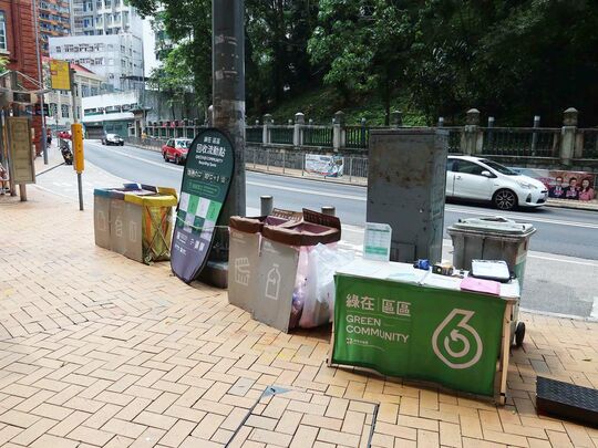 西营盘般咸道兴汉大厦对出行人路(近英皇书院)