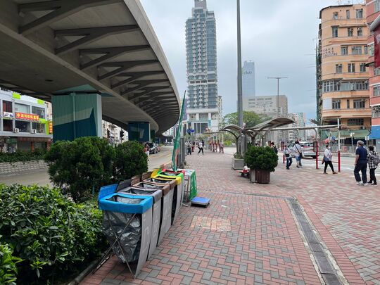 九龙城马头围道220号漆马大厦对出行人路