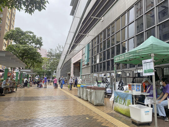 大埔乡事会街大埔综合大楼外行人路