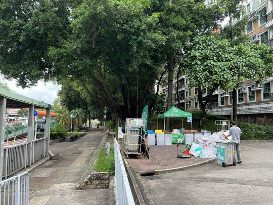 天水围塘坊村轻铁站对出空地