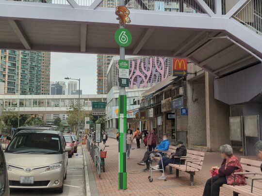 旺角富荣花园第九座对出海泓道行人路