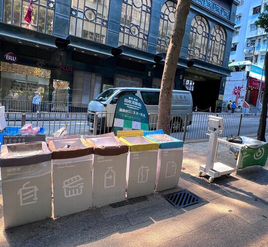 西營盤水街標準大廈對出行人路